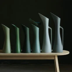 picture of a number of vases in the product series Stolt kanne