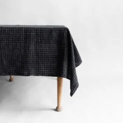 Alternative view of Linduk, Black checks 140x 250 cm