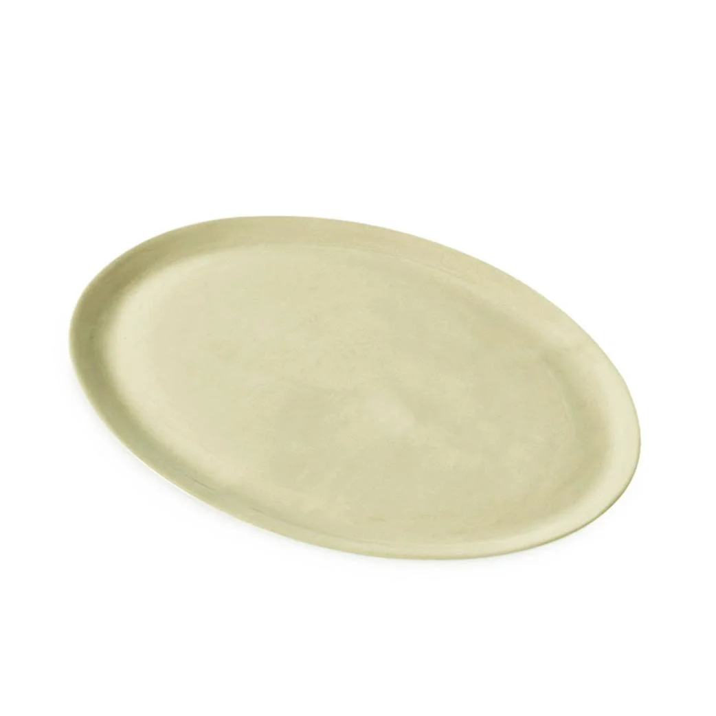image of a plate from curved crockery