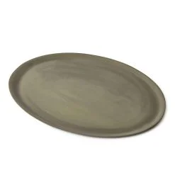 image of a plate from curved crockery