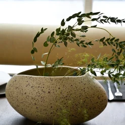 Alternative view of RAUS Egg,  Gulgrønn-Spraglet